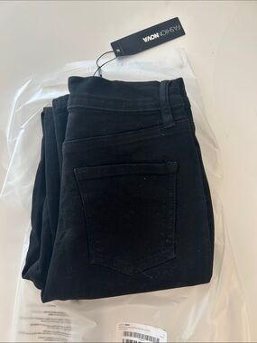 Fashion Nova Black Skinny Jeans with Back Pocket Detail size 5